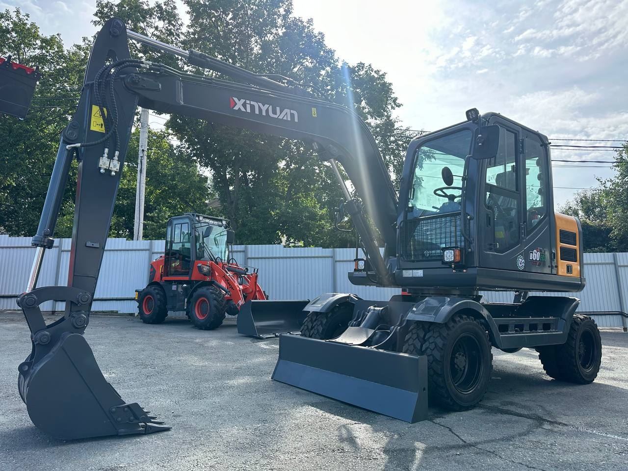 Колесный экскаватор XINYUAN B60 Professional (ECO)