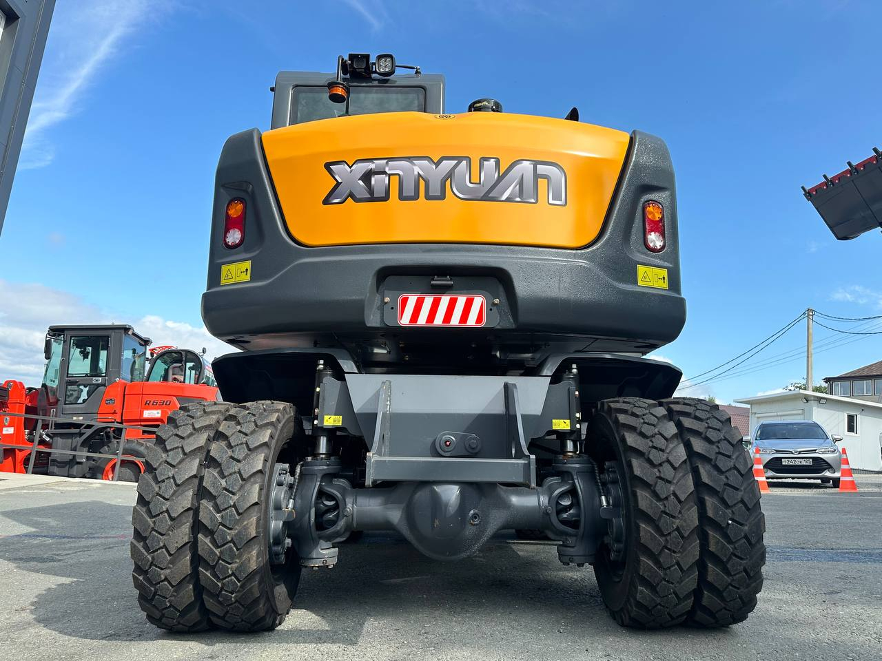 Колесный экскаватор XINYUAN B60 Professional (ECO)