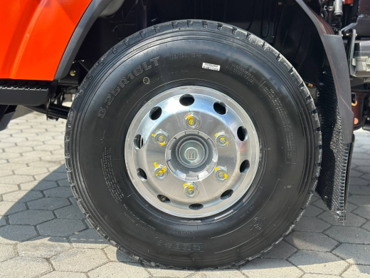 Эвакуаторная платформа 4.5 т с КМУ 3.2 т на шасси Isuzu Elf