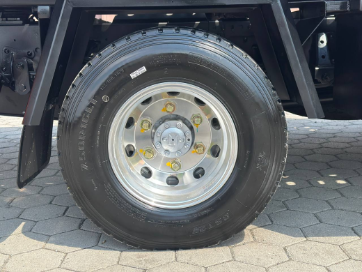 Эвакуаторная платформа 4.5 т с КМУ 3.2 т на шасси Isuzu Elf
