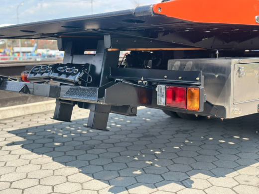 Эвакуаторная платформа 4.5 т с КМУ 3.2 т на шасси Isuzu Elf