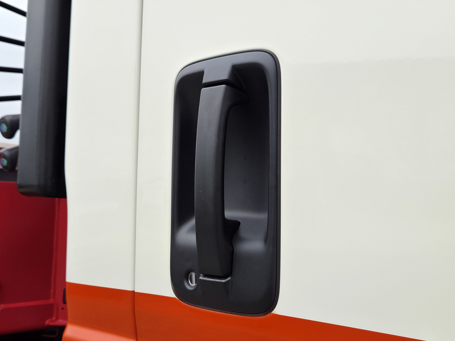 ISUZU ELF бортовой с КМУ UNIC