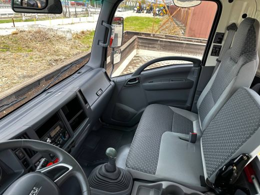 Эвакуаторная платформа 4.5 т с КМУ 3.2 т на шасси Isuzu Elf