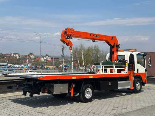 Эвакуаторная платформа 4.5 т с КМУ 3.2 т на шасси Isuzu Elf