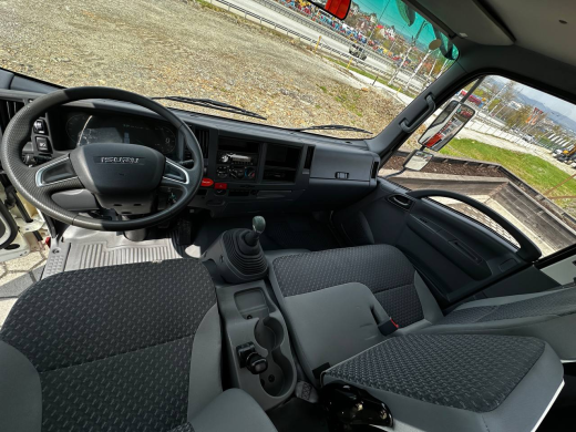 Эвакуаторная платформа 4.5 т с КМУ 3.2 т на шасси Isuzu Elf