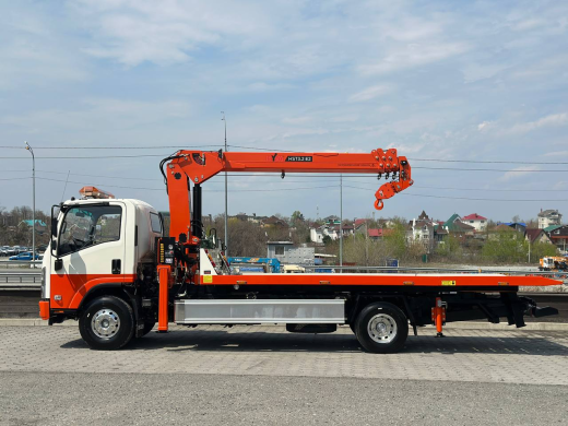 Эвакуаторная платформа 4.5 т с КМУ 3.2 т на шасси Isuzu Elf