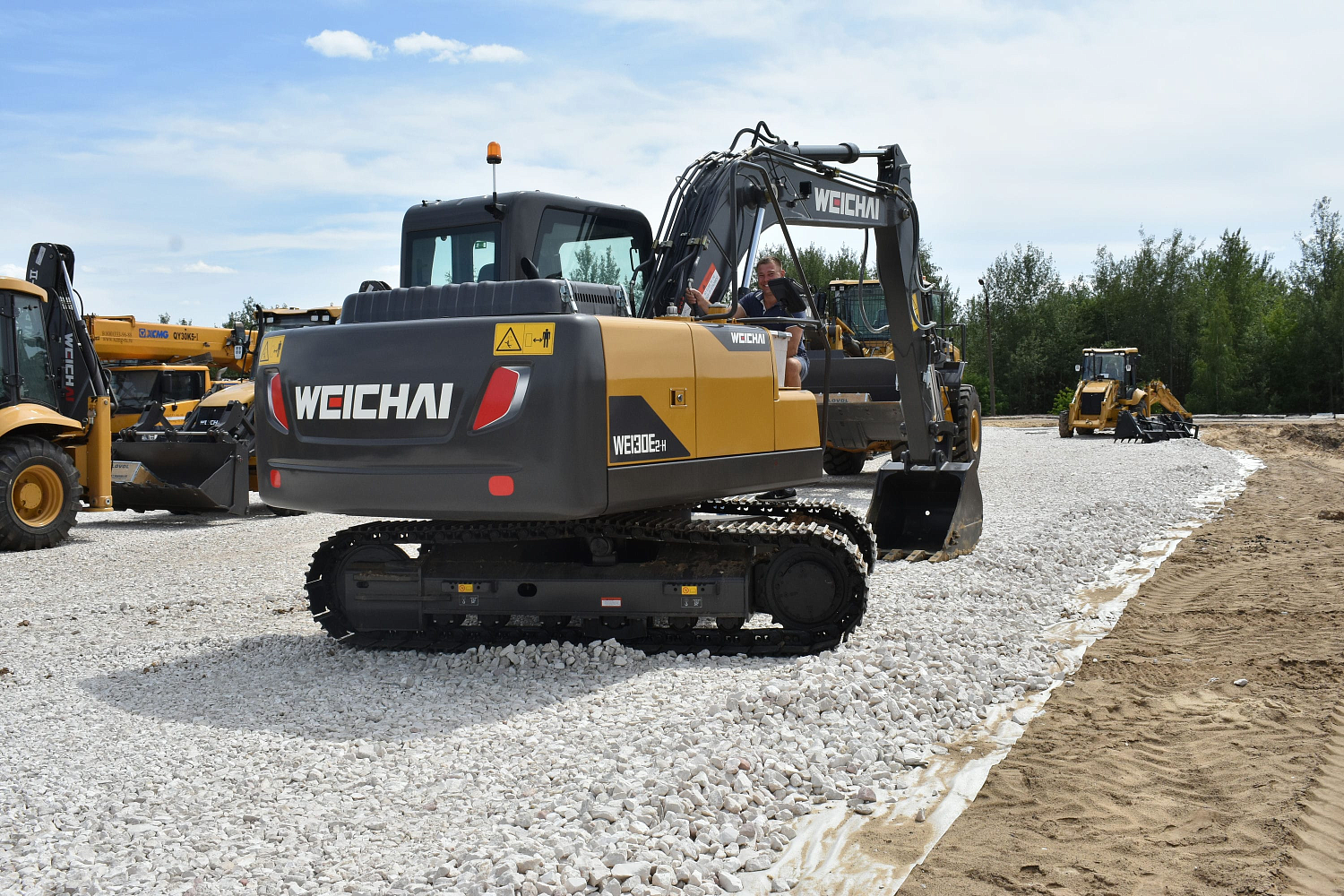 Гусеничный экскаватор Weheavy WE130Е2-H
