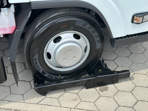 Эвакуаторная платформа 4.5 т с КМУ 3.2 т на шасси Isuzu Elf