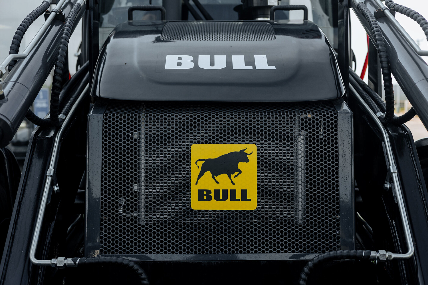 Экскаватор-погрузчик BULL 4SX-F