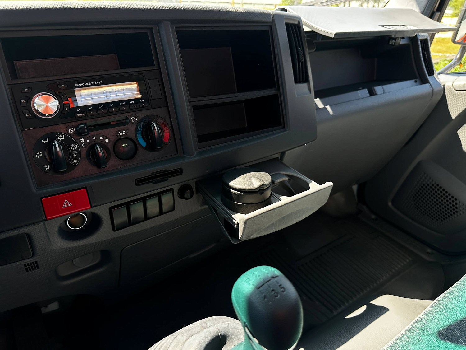 ISUZU ELF бортовой с КМУ HYVA