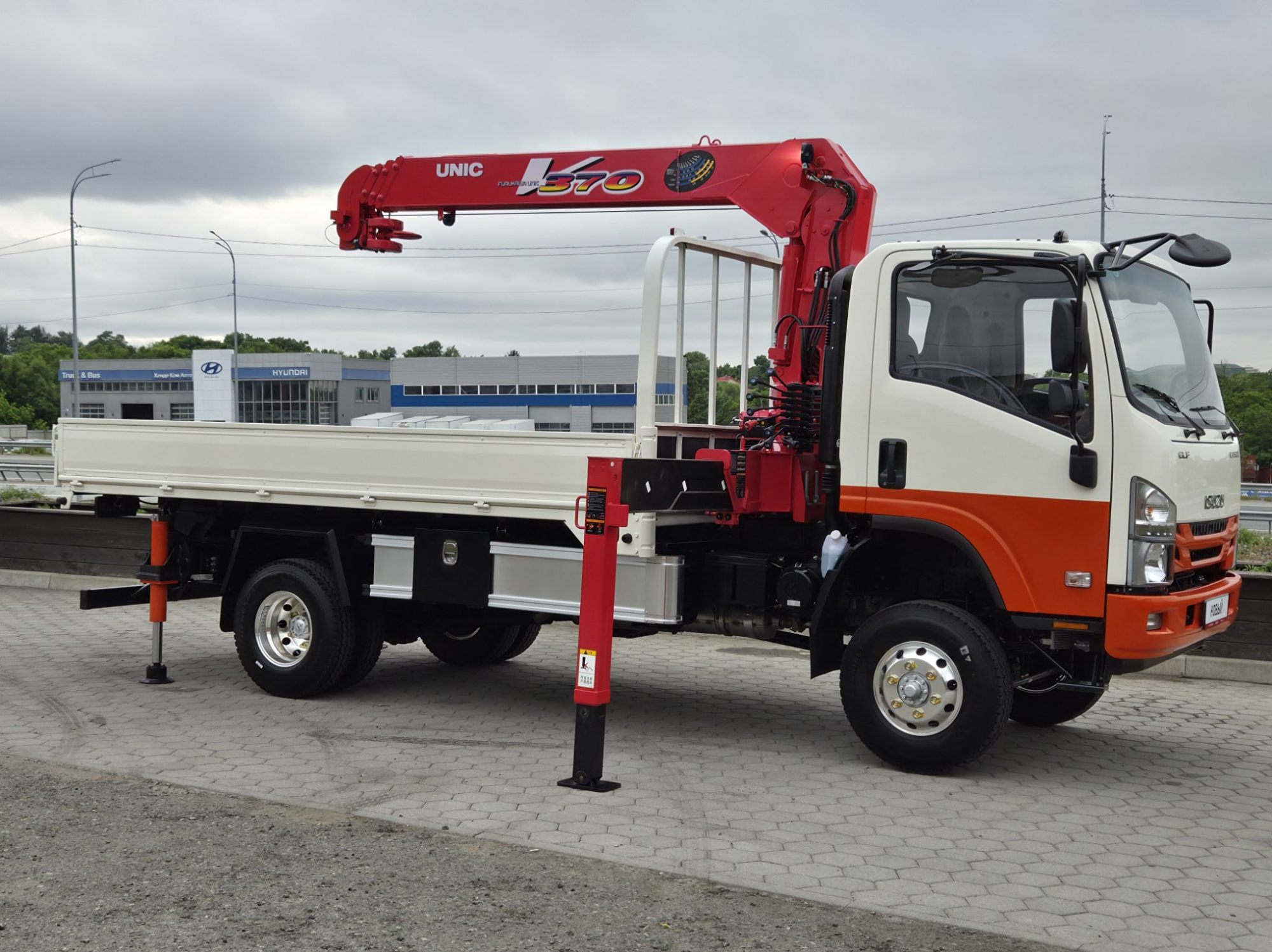 ISUZU ELF бортовой с КМУ UNIC