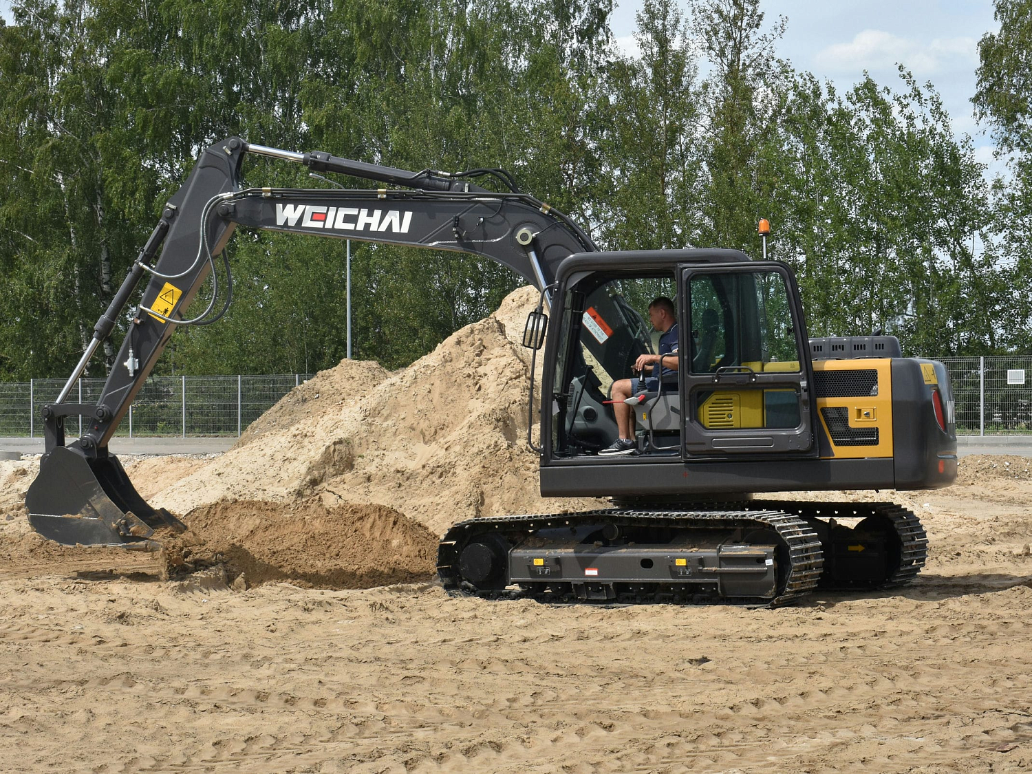 Гусеничный экскаватор Weheavy WE60Е2-H